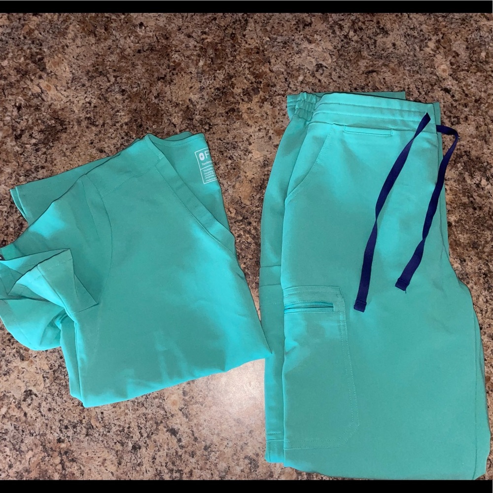 Figs surgical green scrubs